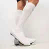 Vue latérale des couvre-chaussures Spatzwear Windsock2 LONG blancs, design aéro testé en soufflerie pour le contre-la-montre.