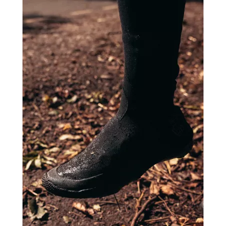 Close-up of Spatzwear TUFR2 black overshoe, reinforced toe box with mud and water protection.