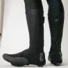 Vue arrière des couvre-chaussures Spatzwear TUFR2 noirs, fermeture éclair et logo Spatz bien visible.