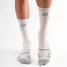 Chaussettes Aero Sokz blanches avec logo Spatzwear visible – coupe haute conforme UCI