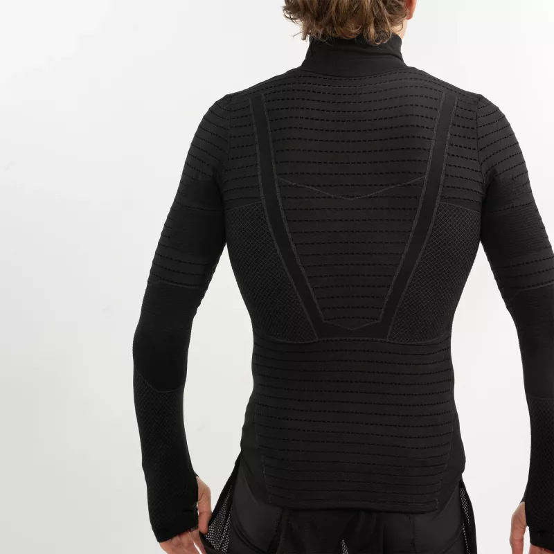 Spatz BASEZ 2 black baselayer – back view with breathable panels and close fit