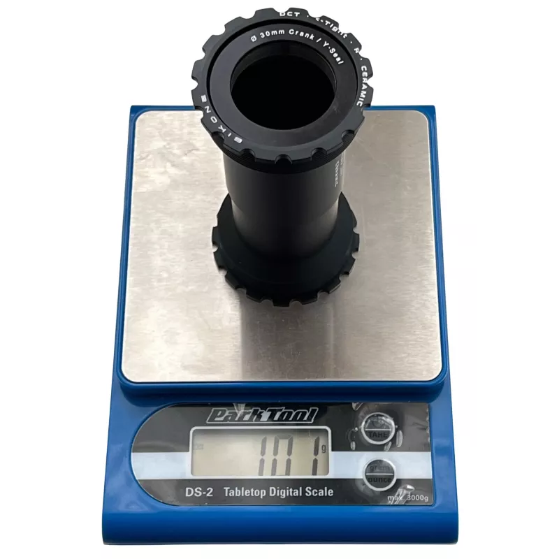 Boîtier de pédalier céramique Bikone DCTech T47-30 interne – poids 111 g sur balance Park Tool DS-2