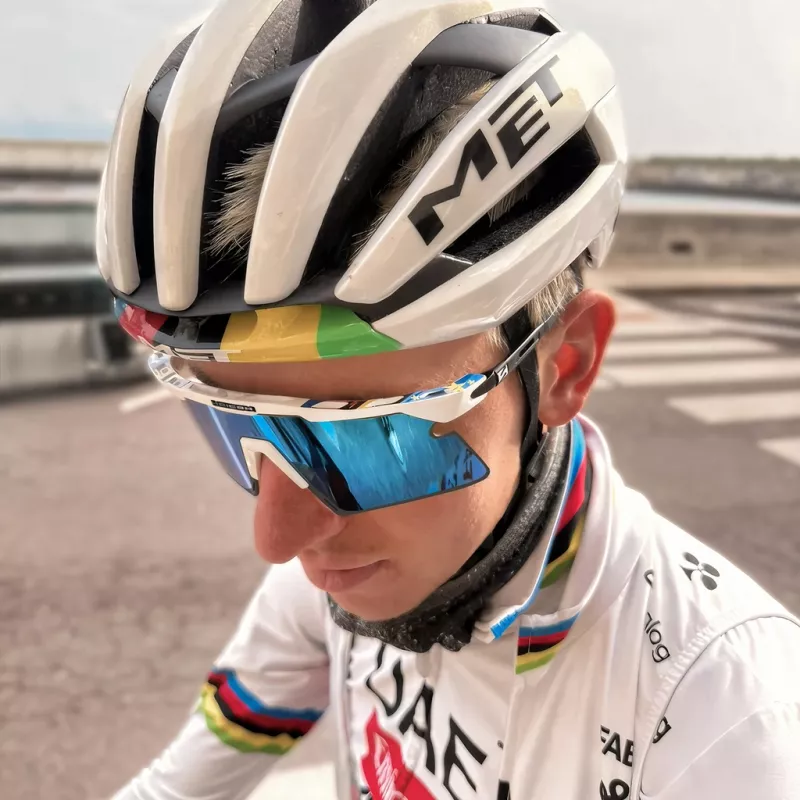 Lunettes vélo SCICON Aeroshade 2.0 World Champion portées cycliste casque MET