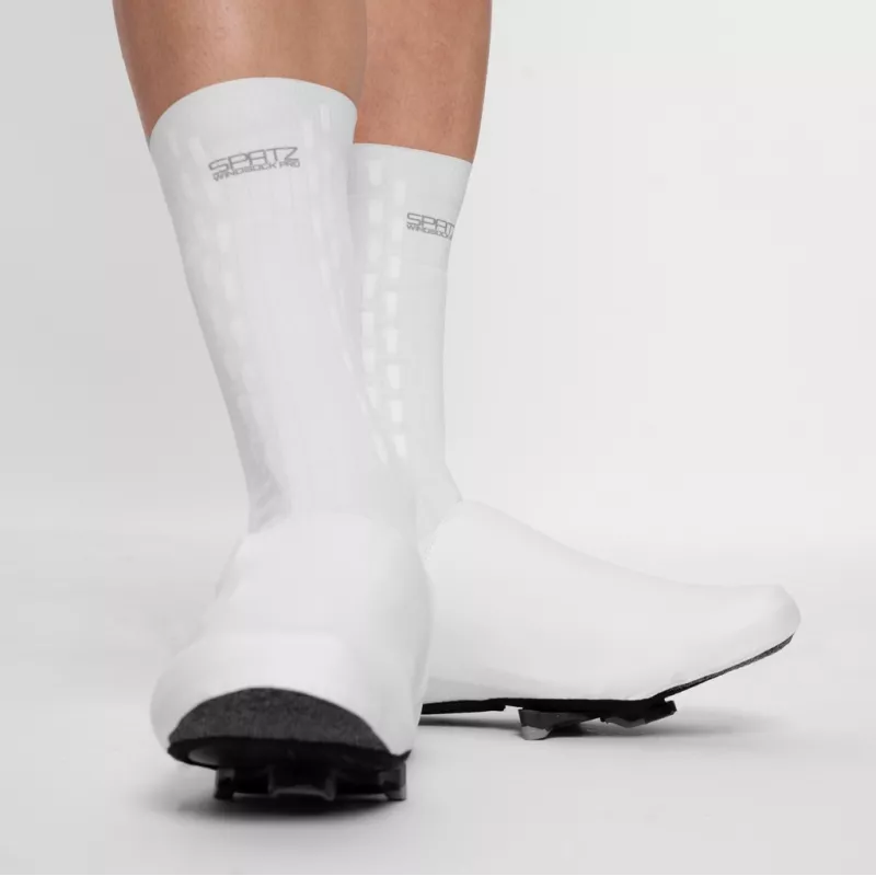oversocks velo blanc Spatzwear Windsock PRO vue face performance aerodynamique