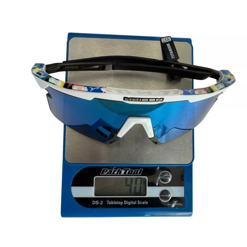 Aeroshade 2.0 world champion on digital scale: 40g