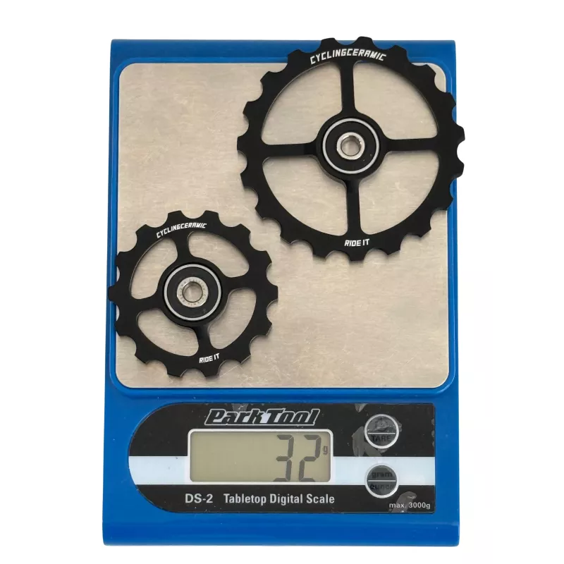 Galets noirs CyclingCeramic 14/19 2026 pesés à 32g sur balance park tool