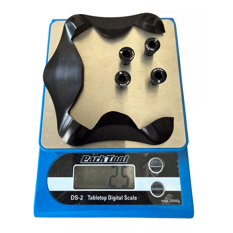 Cover Alugear 8100 + vis pesé à 25g sur notre balance