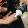 Application de la pâte de montage Bikone Assembly Paste PressFit 140 ml pour boîtier de pédalier PressFit BB86 BB92