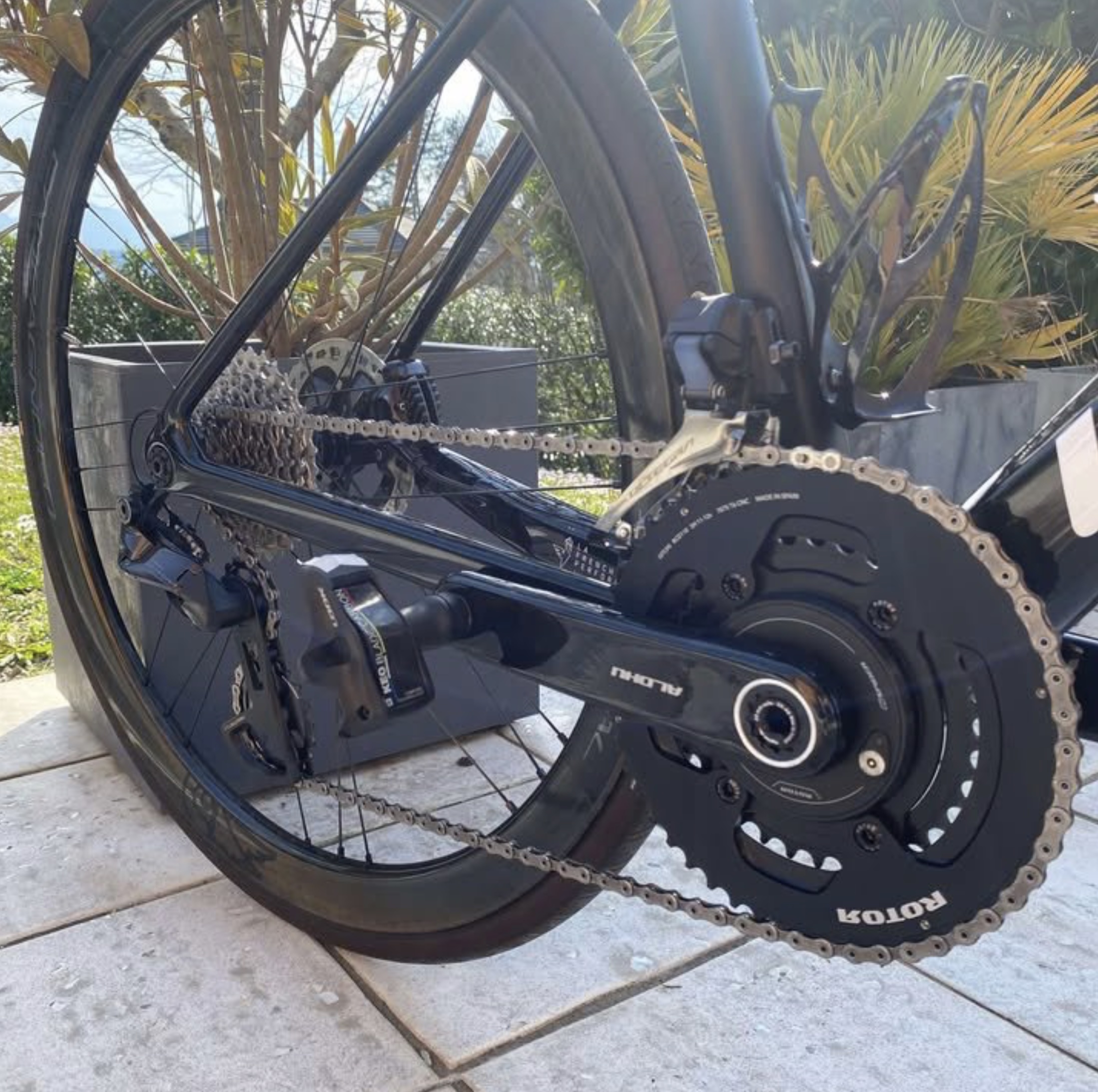 Vélo client équipé d'un pédalier Aldhu Carbon Inspider 2.0 Vélo client équipé d'un pédalier Aldhu Carbon Inspider 2.0