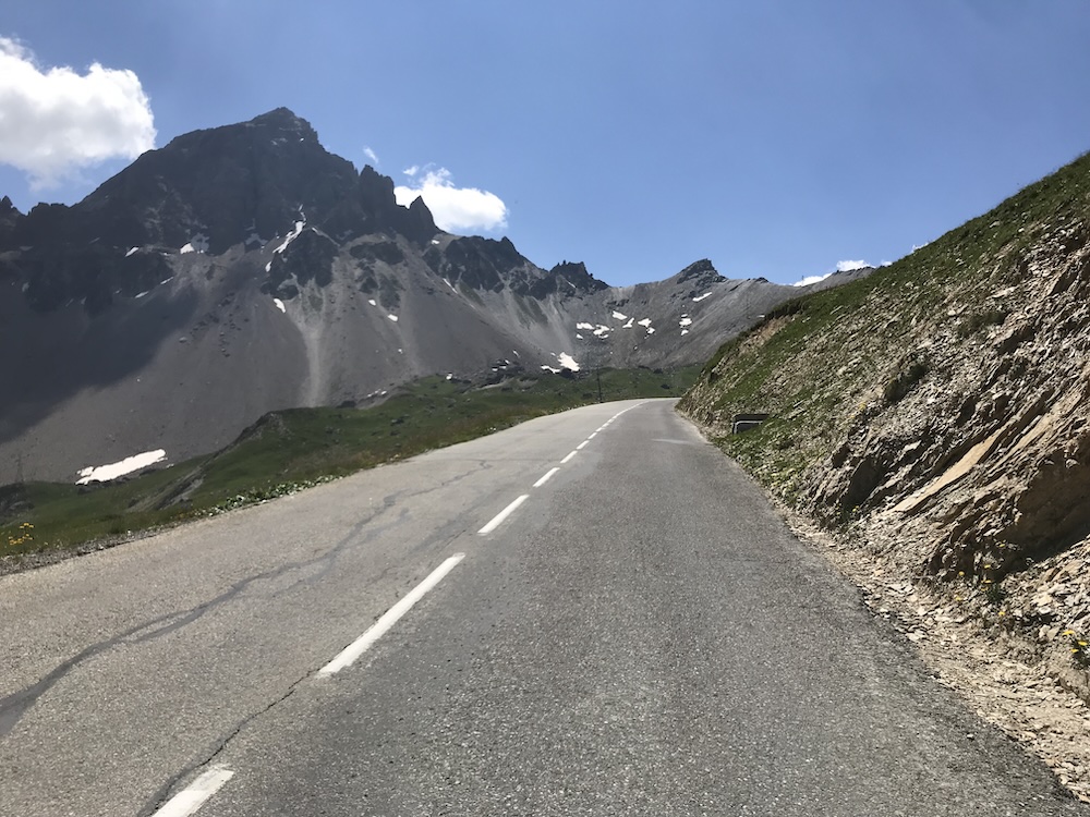 Galibier : longues lignes droites vers 2200 m