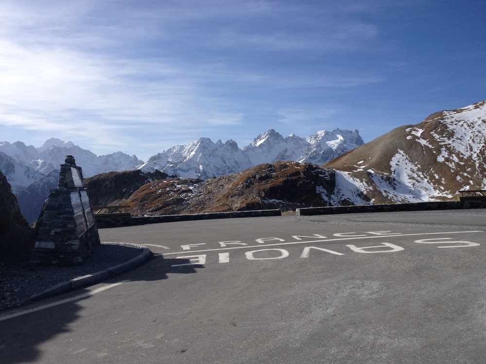 Vue sur le massif des Écrins depuis le Galibier