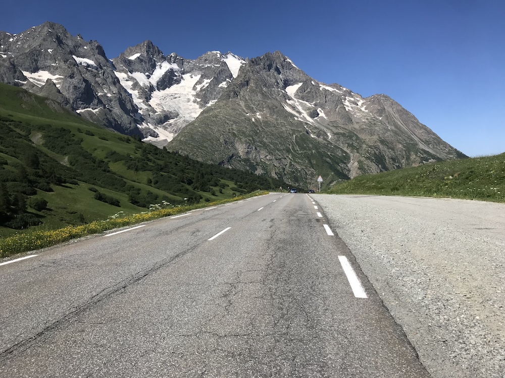 Au col du Lautaret : direction Bourg-d’Oisans