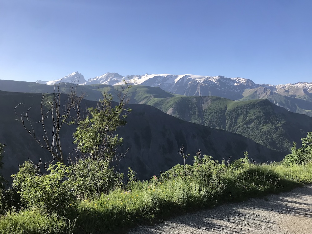 Sarenne : vue sur la Meije et le glacier de la Girose