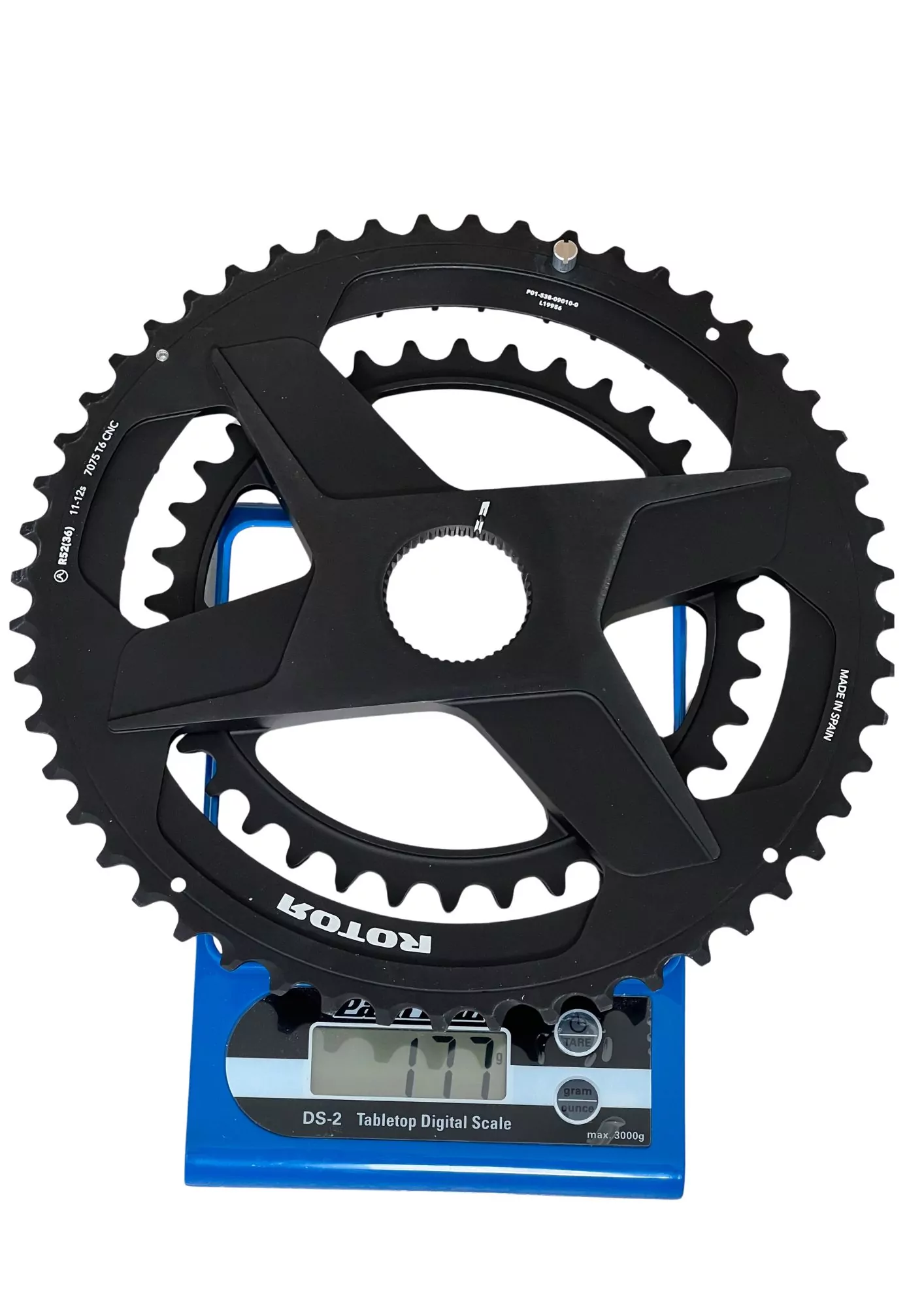 177g for 52/36 Rotor chainrings 52/36 ref. C01-538-09010-0 on spider, verified weight 177 g – only compatible with Rotor crank axles 24 mm or 30 mm, fully compatible with Shimano 11-speed and 12-speed drivetrains