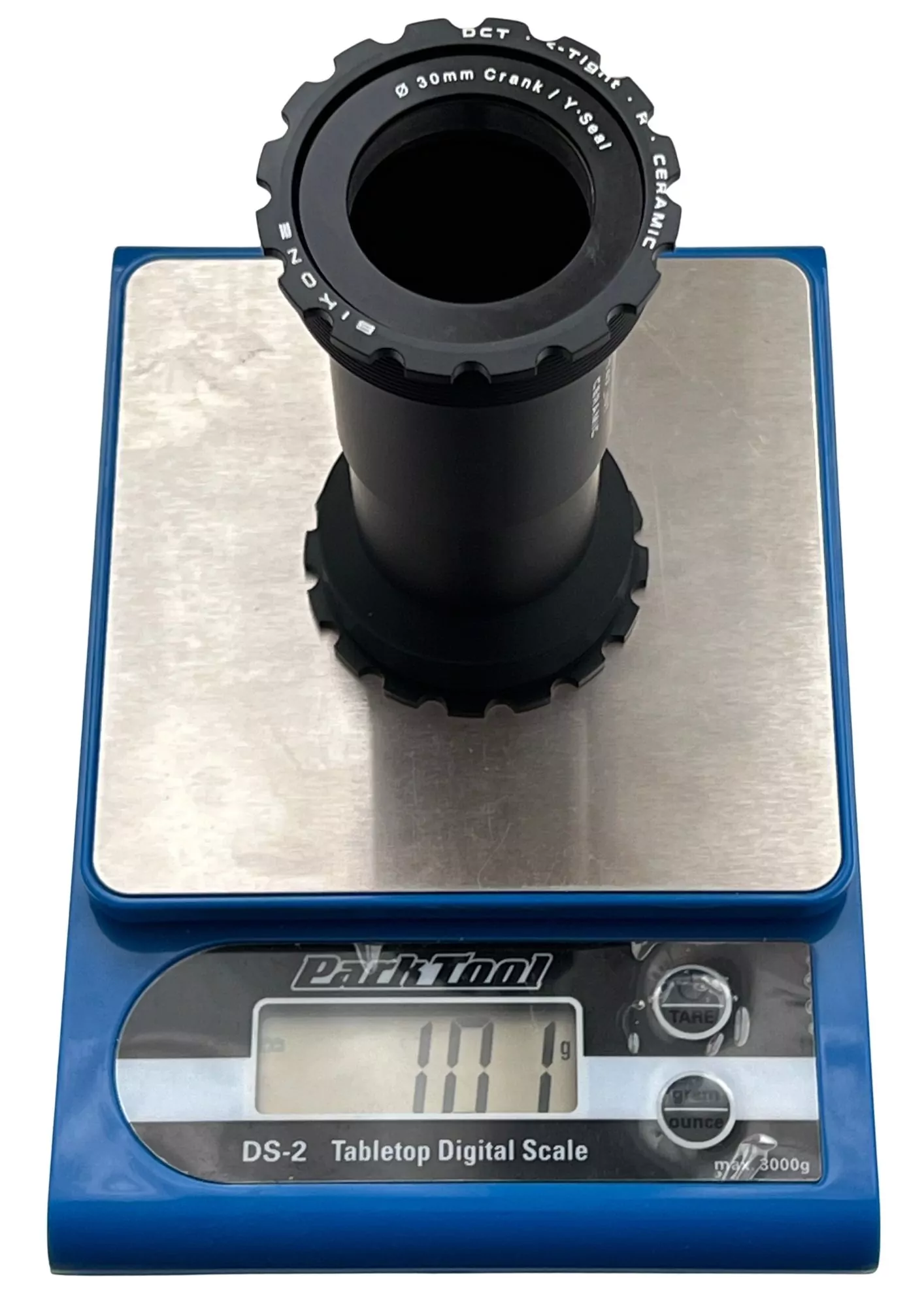 Boîtier de pédalier céramique Bikone DCTech T47-30 interne – poids 111 g sur balance Park Tool DS-2 Boîtier de pédalier céramique Bikone DCTech T47-30 interne – poids 111 g sur balance Park Tool DS-2