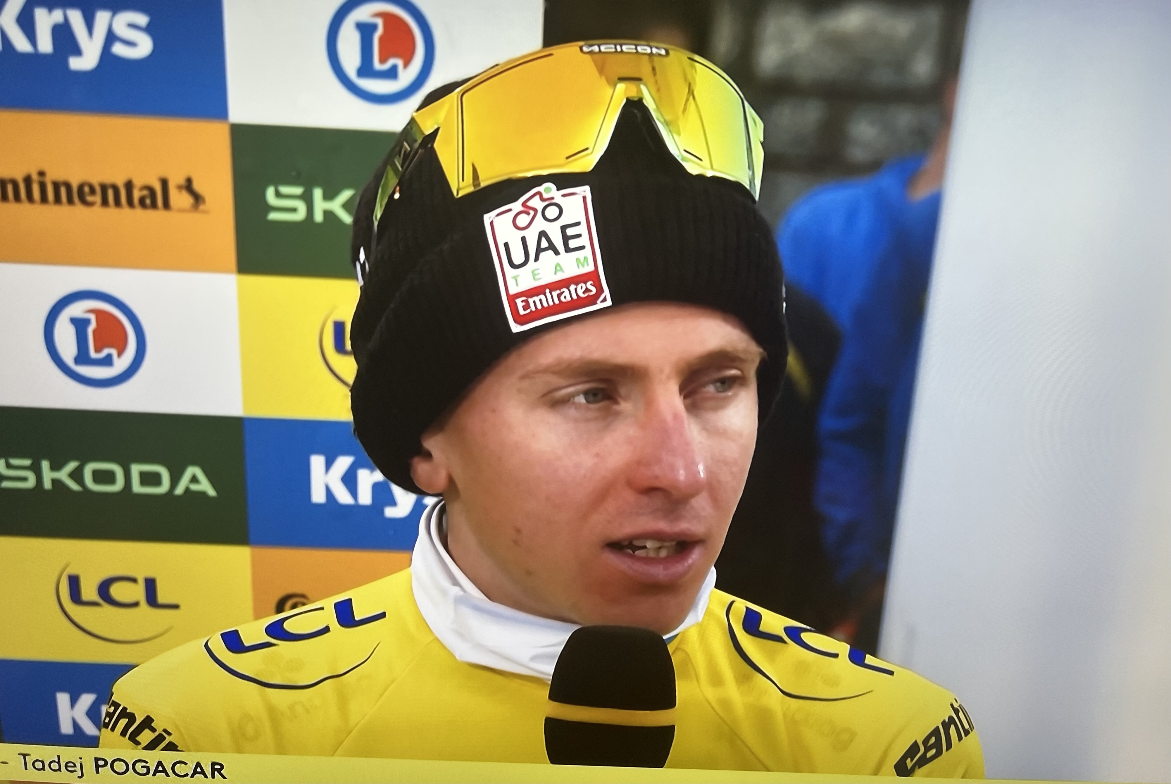 Pogacar avec ses lunettes Scicon Aerostorm sur le Tour de France 2025 Pogacar avec ses lunettes Scicon Aerostorm sur le Tour de France 2025